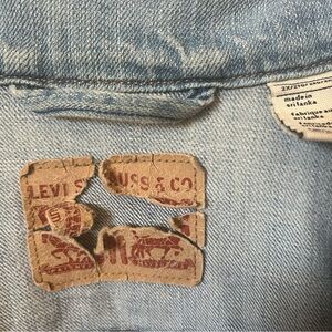 Real deal Levi’s denim jacket in 2x.
Comfy, classic.